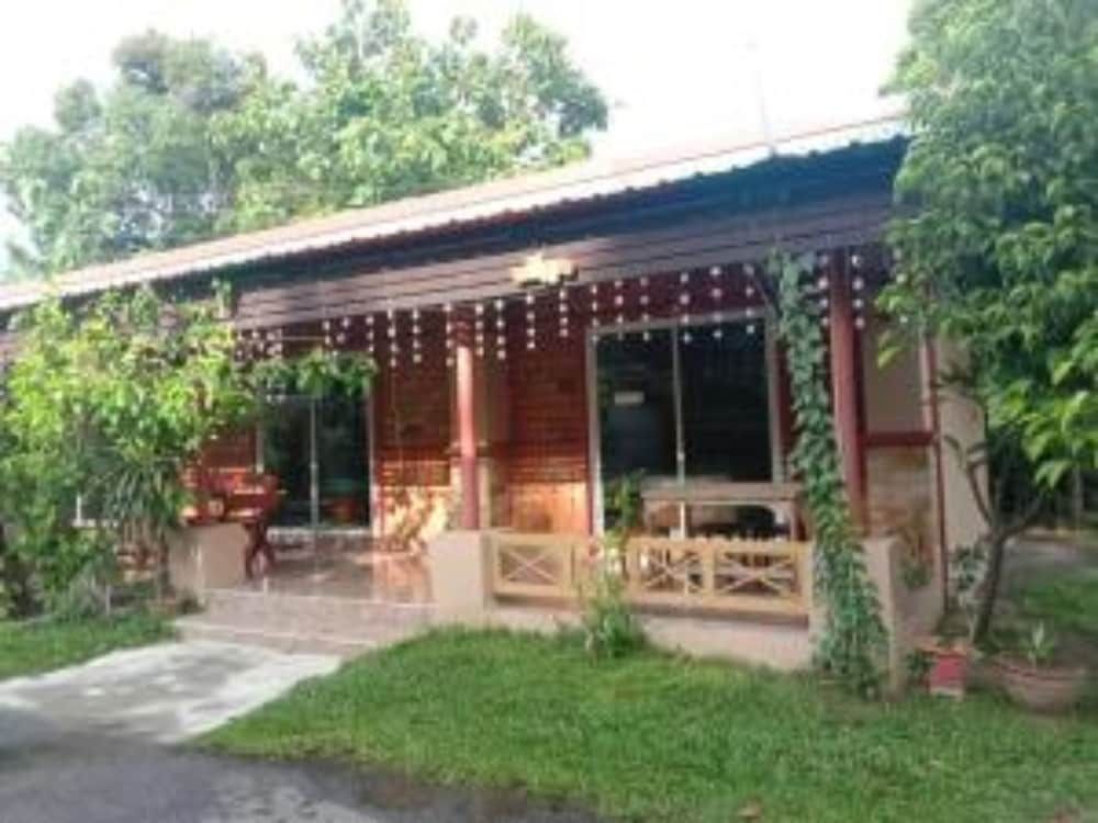 Oyo 575 Nong Kho Resort in Nong Khai, Thailand