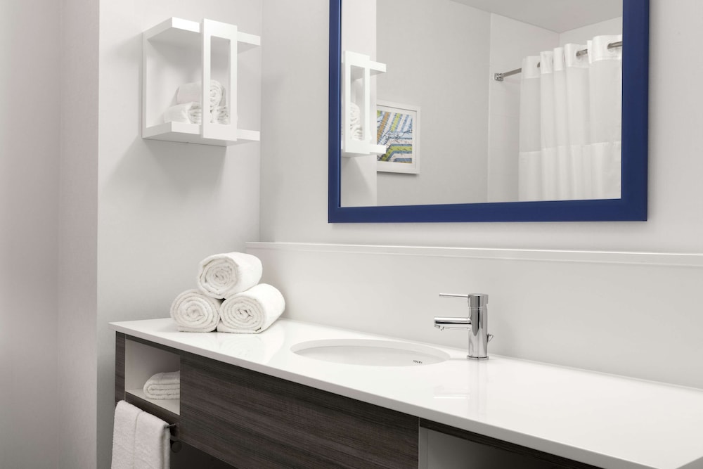 Hampton Inn O'Fallon - photo 17