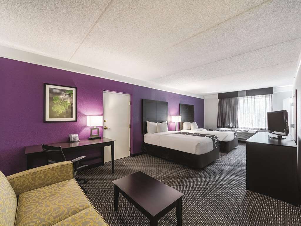 La Quinta Inn & Suites by Wyndham San Antonio Downtown - photo 15