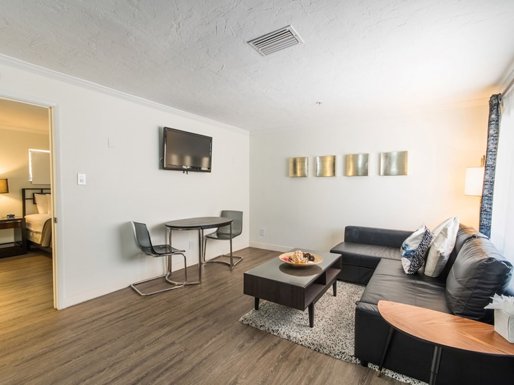 Hibiscus Suites Gateway to Siesta Key - photo 14