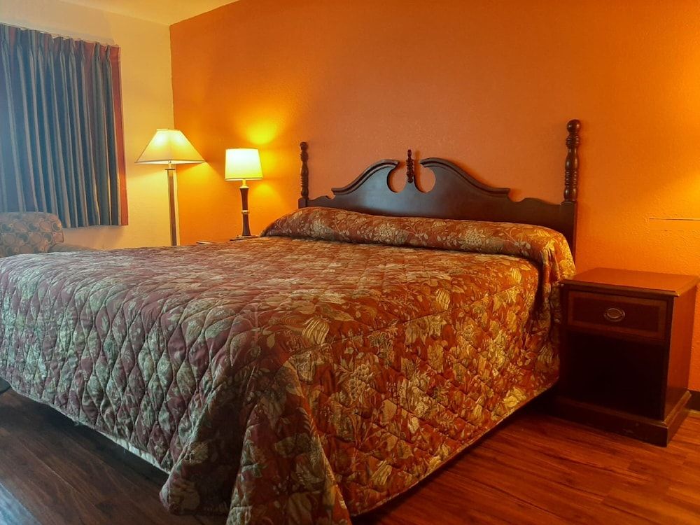 Super 8 Jonesville Elkin Area - photo 10