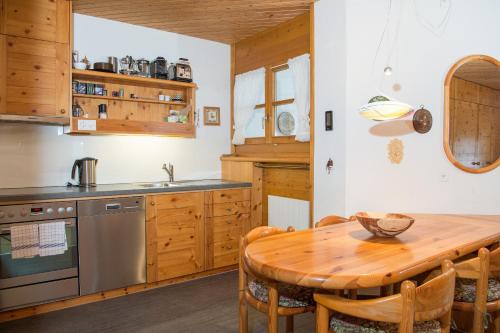 Schweizerhof 604 mit Zugang zum Familienbad Lenzerheide — 4-Star Luxury Hotel in Lenzerheide, Switzerland
