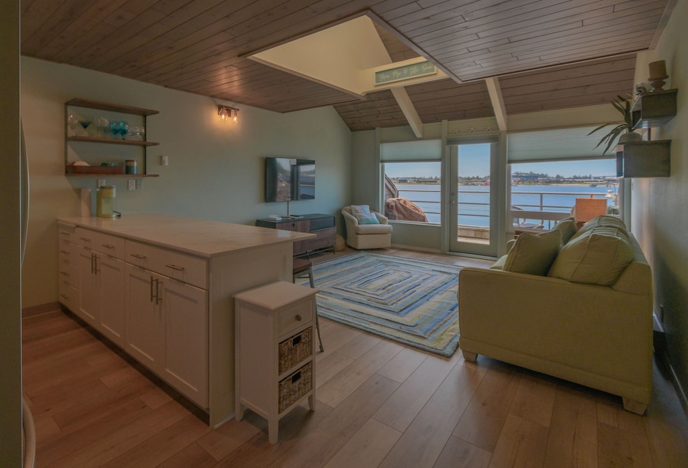 Embarcadero Resort Hotel & Marina - photo 36