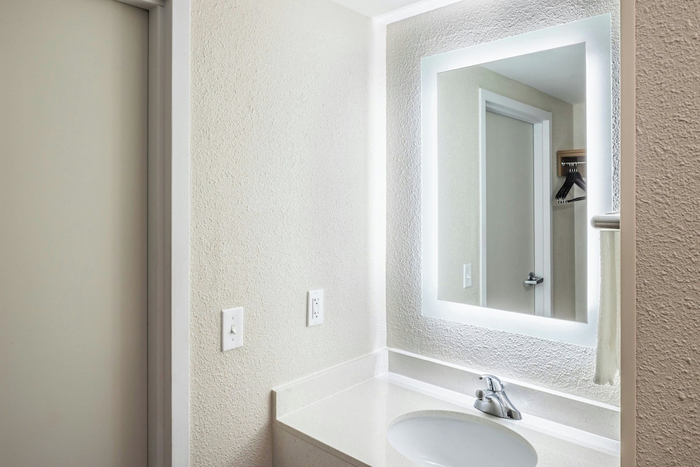 Fairfield Inn & Suites by Marriott Butler - photo 16