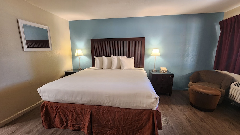 Mission Inn and Suites - photo 12