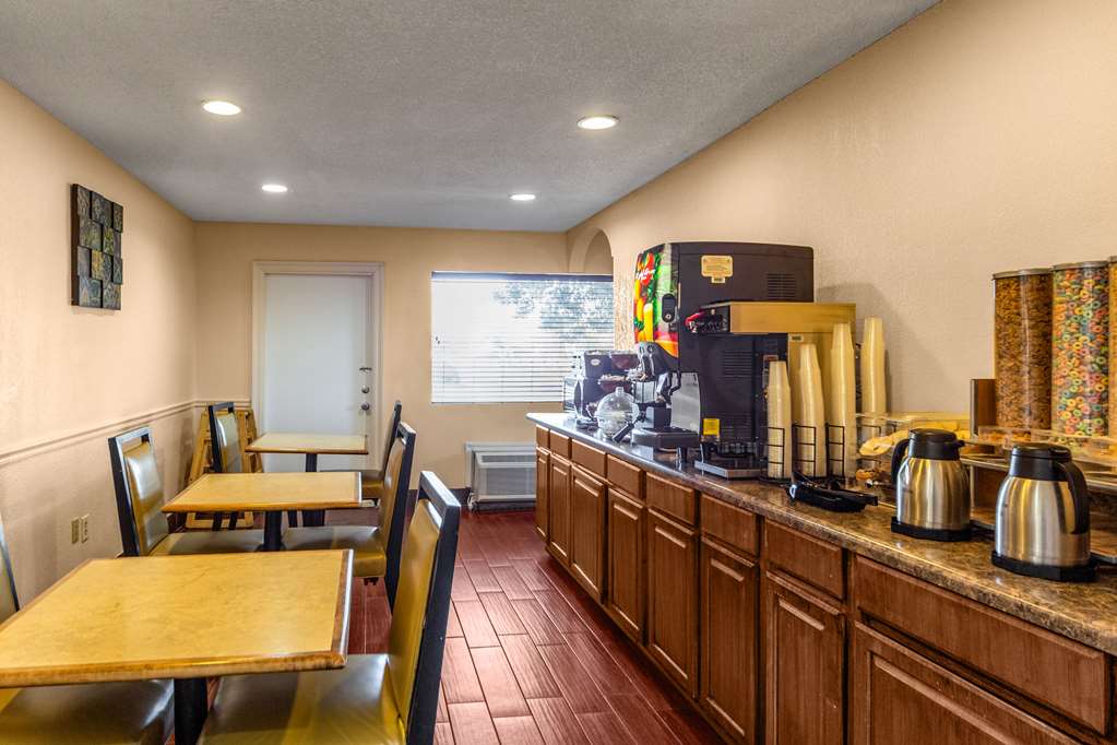 Econo Lodge Meridian South - photo 19