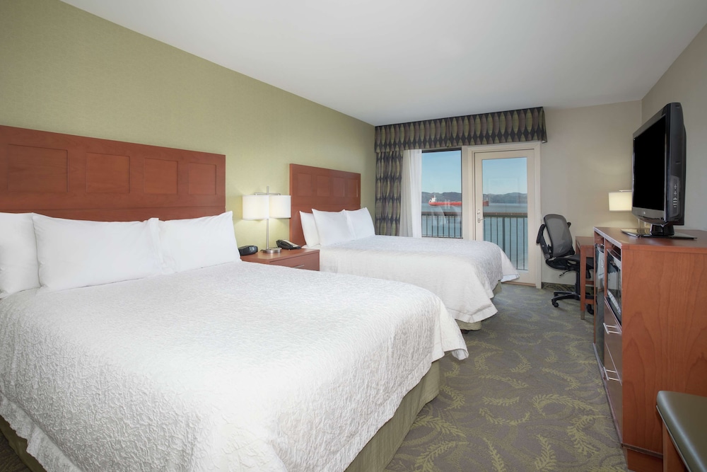 Hampton Inn and Suites Astoria - photo 33