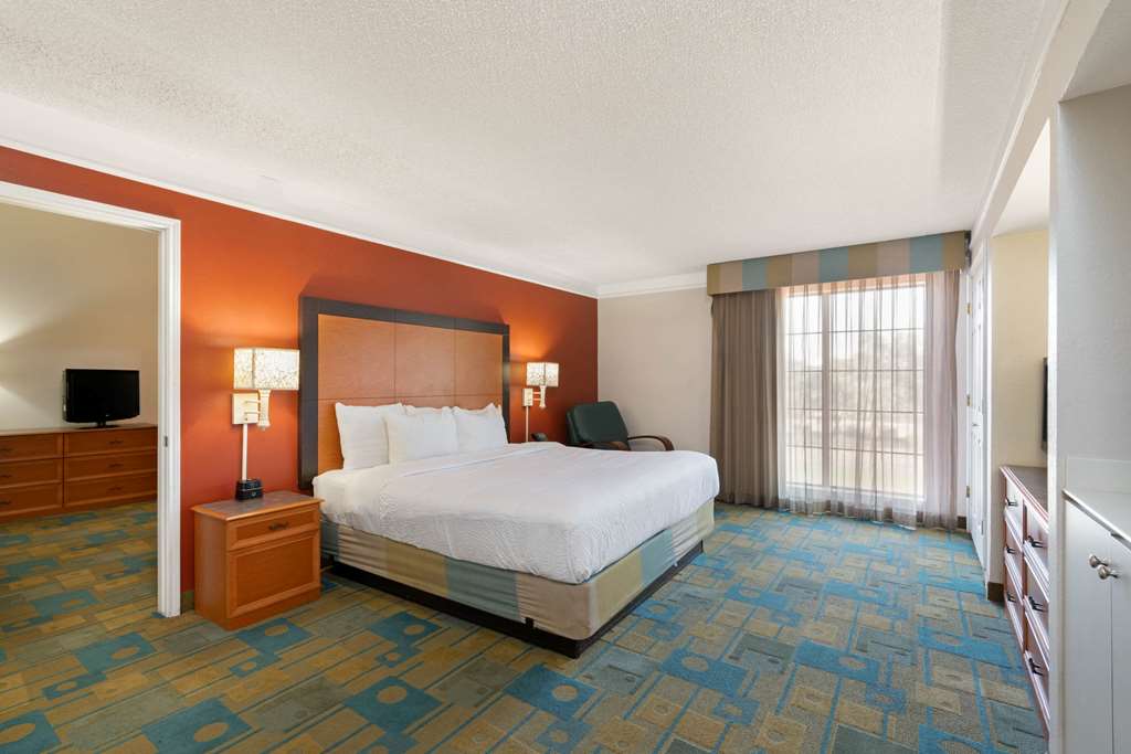 La Quinta Inn by Wyndham Phoenix Sky Harbor Airport - photo 35