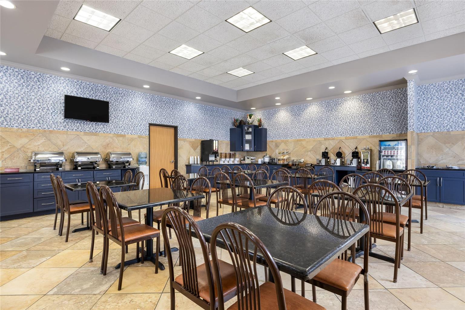AmericInn by Wyndham Aberdeen Event Center - photo 8