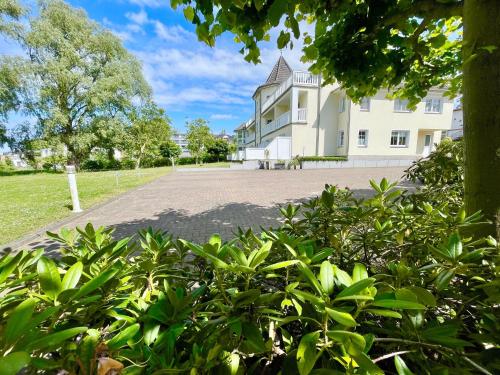 Schlösschen am Schmachter See — 4-Star Luxury Hotel in Ostseebad Binz, Germany