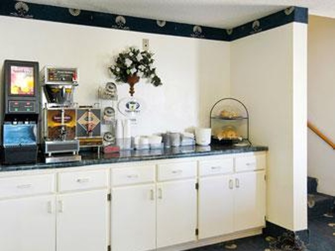 Becker Inn & Suites - photo 7