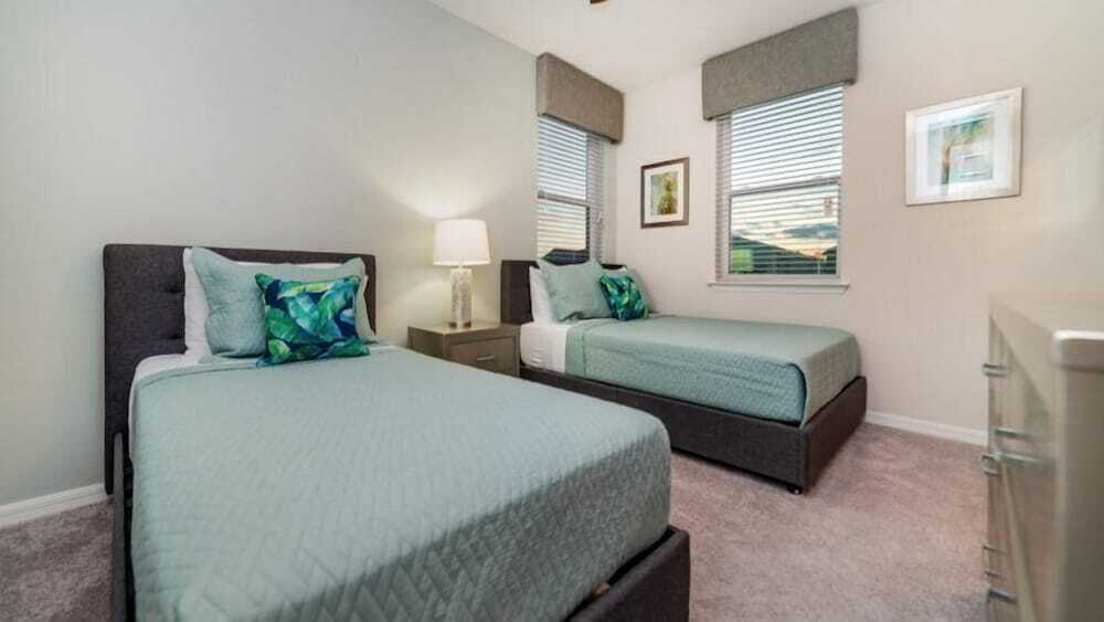 Gorgeous Solara Resort 4 Bedroom Pool Home - photo 3