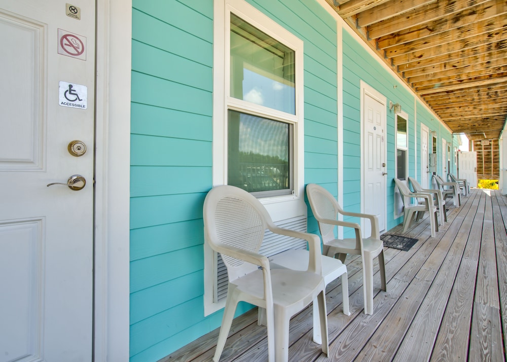 Bonefish Bay Motel - photo 24