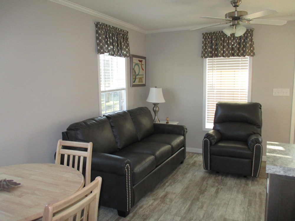 Settler's Rest RV Resort - photo 4