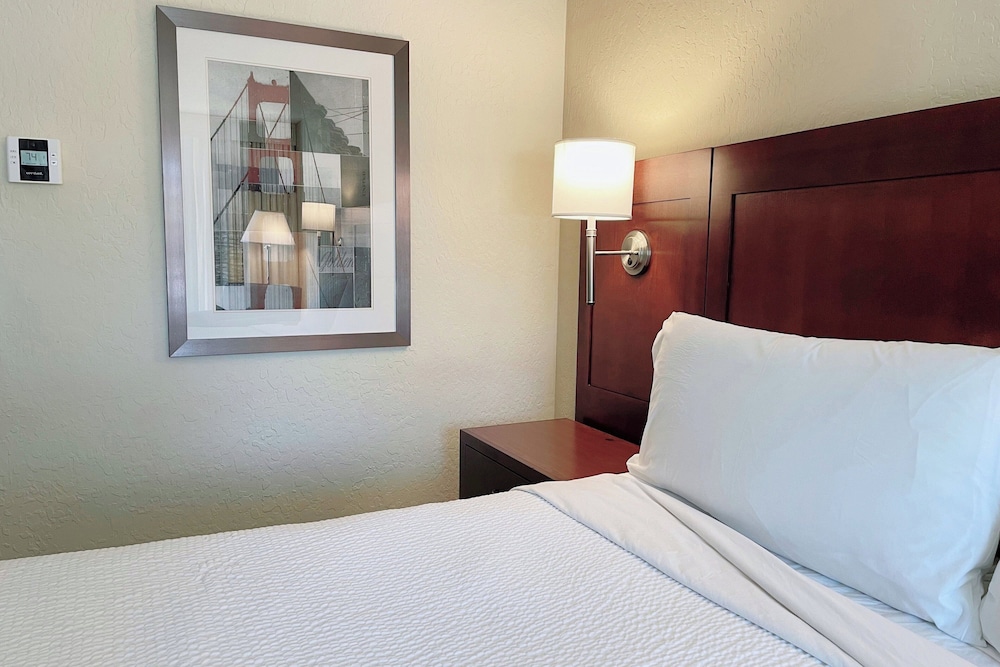 Marin Hilltop Hotel - photo 26