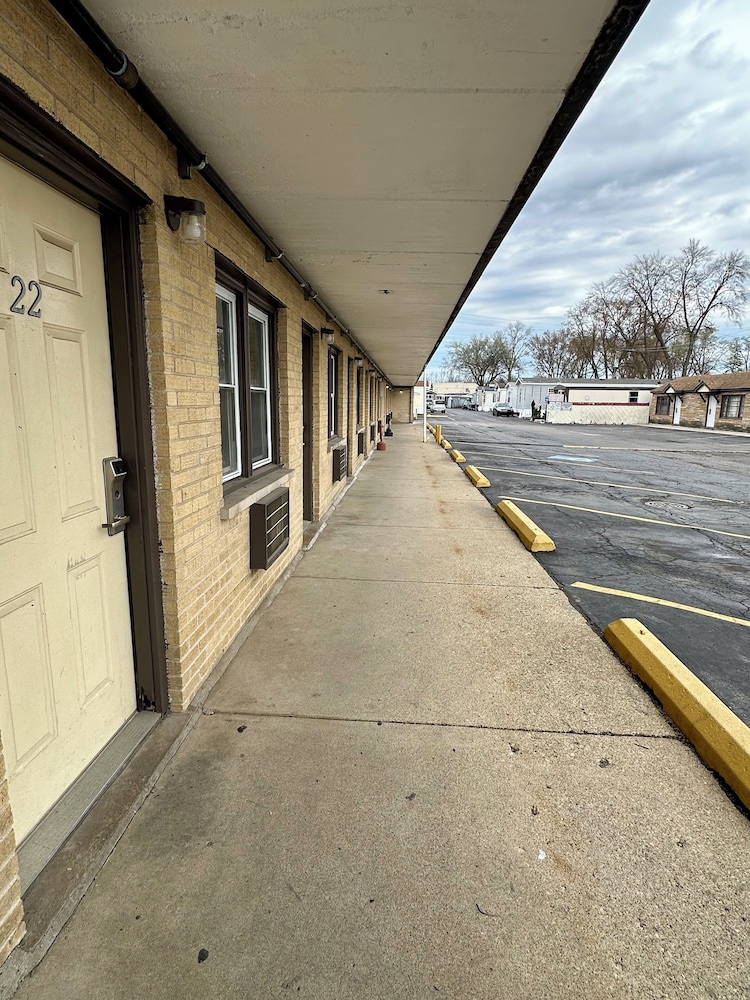 Des Plaines Motel By OYO O'Hare Airport Chicago - photo 37