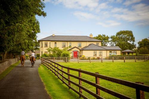Cahergal Farmhouse B&B — 4-Star Luxury Hotel in Newmarket On Fergus, Republic of Ireland