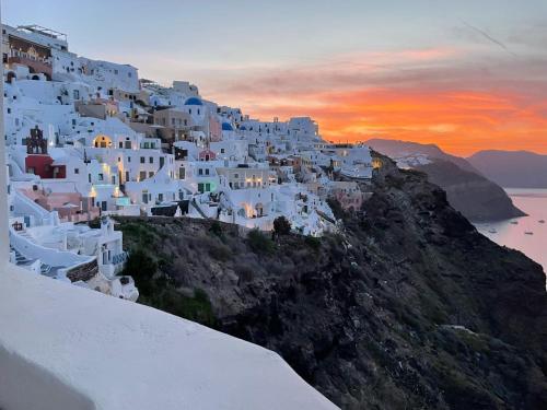 Elias Cave House 270o Caldera View Oia — 4-Star Luxury Hotel in Oia, Greece