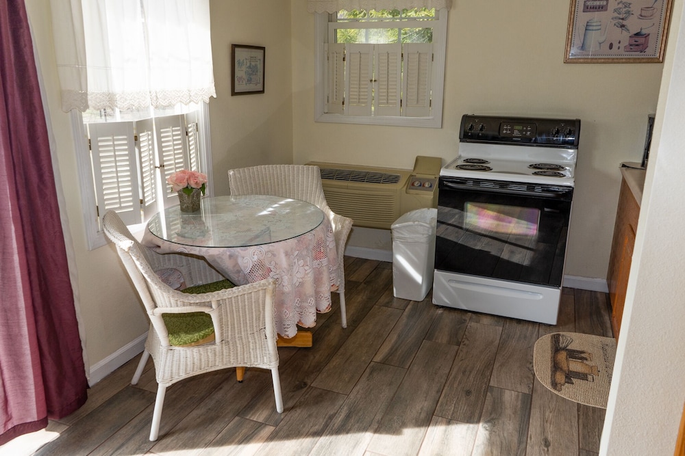 The Chimney Rock Inn & Cottages - photo 13