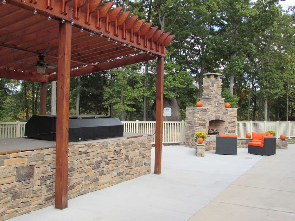 Embassy Suites by Hilton Charlotte Concord Golf Resort & Spa - photo 98
