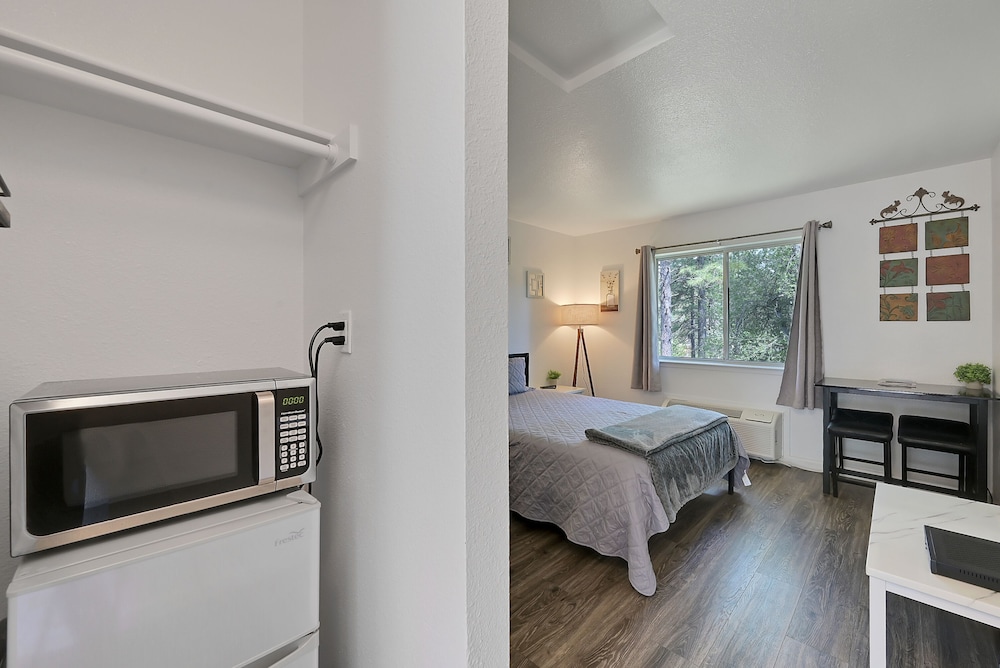 Brownsville Motel - photo 18