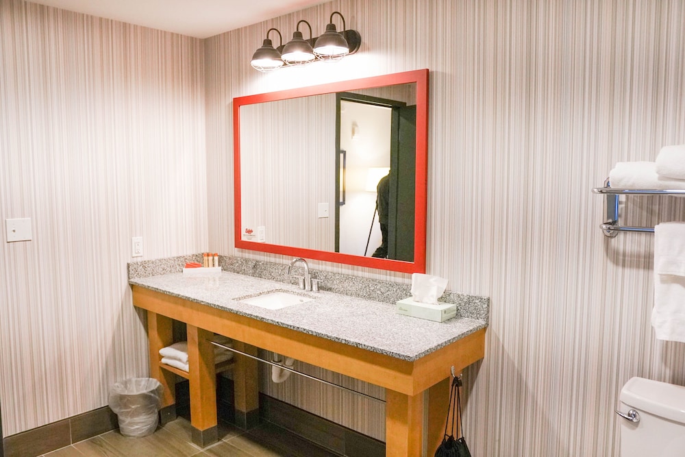 Eddy's Resort - photo 14