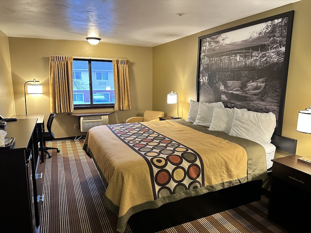 Super 8 by Wyndham Eau Claire WI - photo 9
