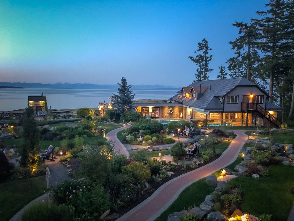Kingfisher Pacific Resort and Spa - carbon neutral hotel in Courtenay