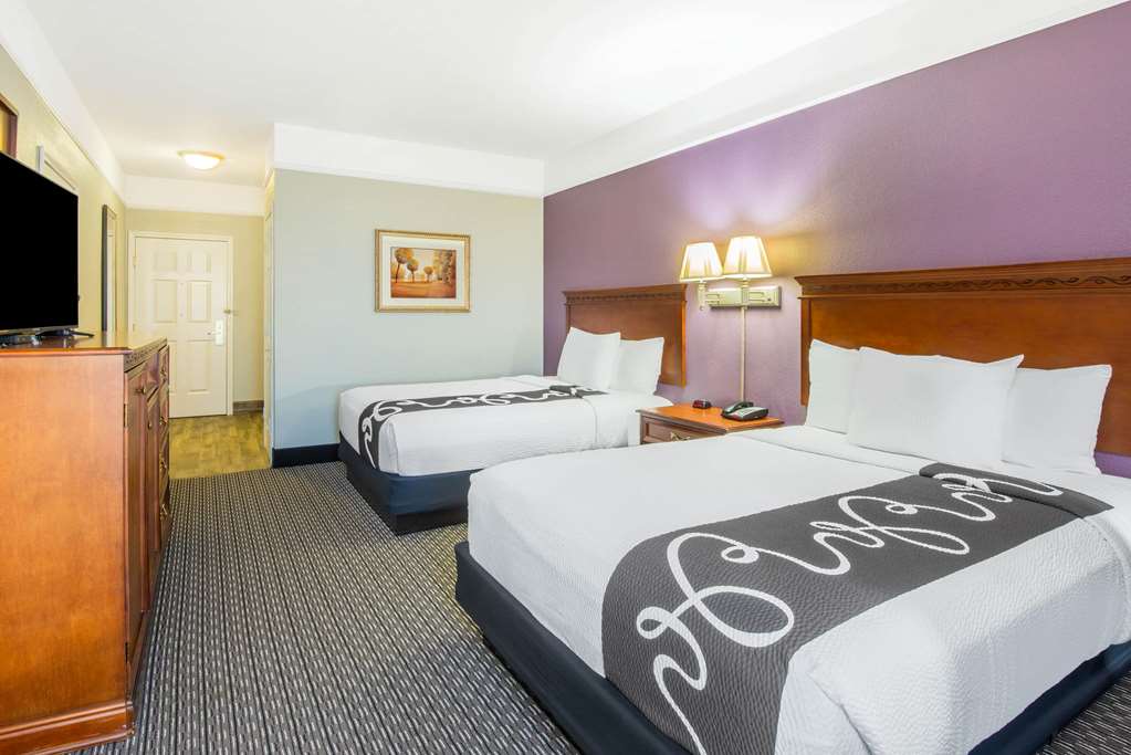 La Quinta Inn & Suites by Wyndham Gainesville - photo 14