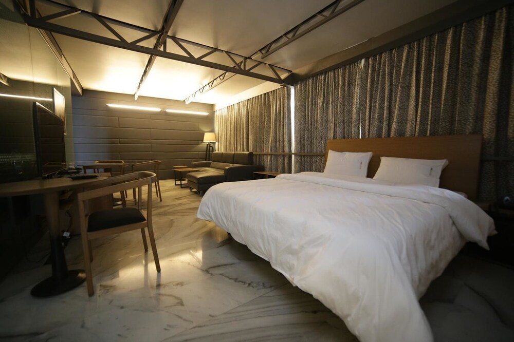 Guestroom View