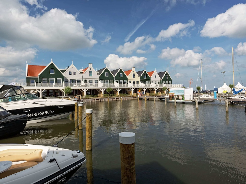 Spacious Holiday Home on the Markermeer — 4-Star Luxury Hotel in Monnickendam, Netherlands