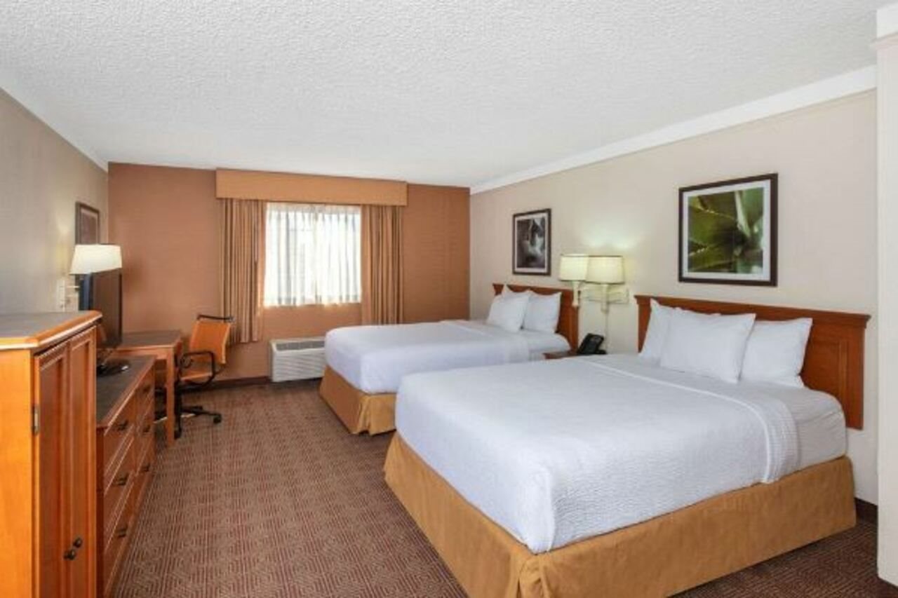 La Quinta Inn and Suites by Wyndham Las Vegas Airport N Conv. - photo 9