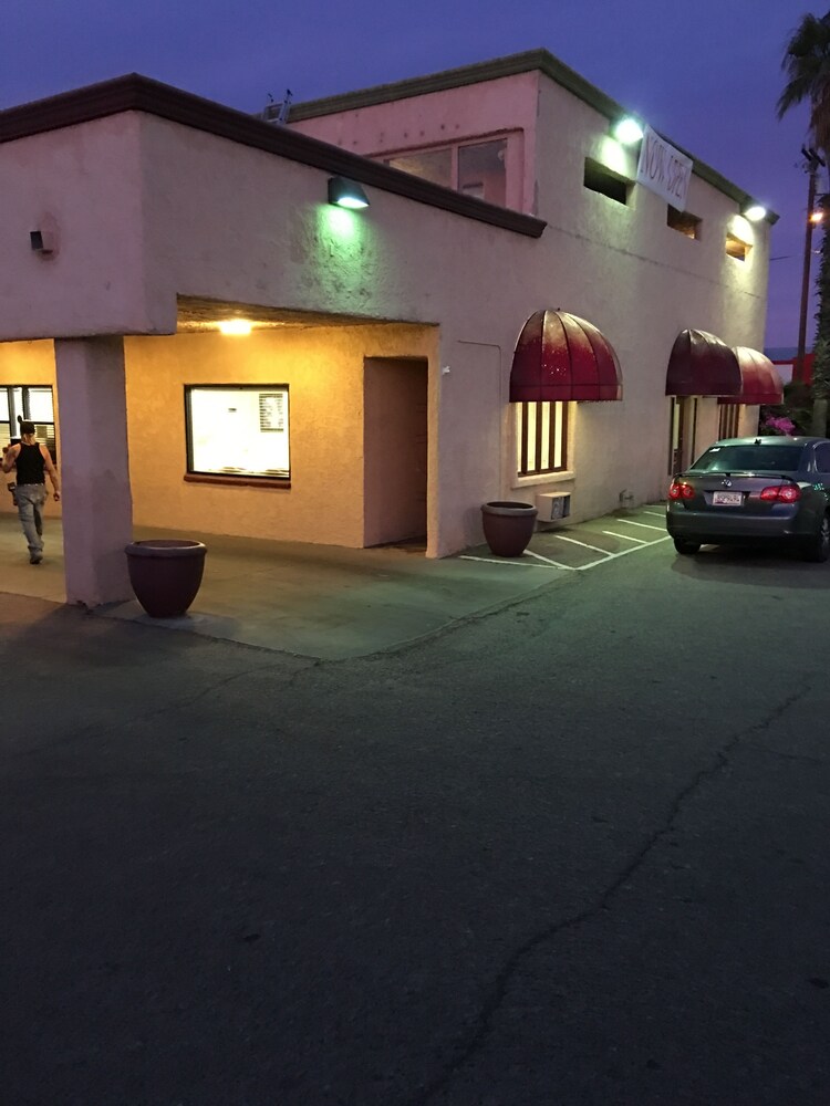 Desert Inn - photo 38