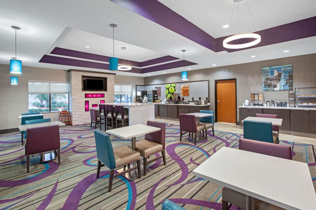 La Quinta Inn & Suites By Wyndham Houston Pasadena North - photo 27