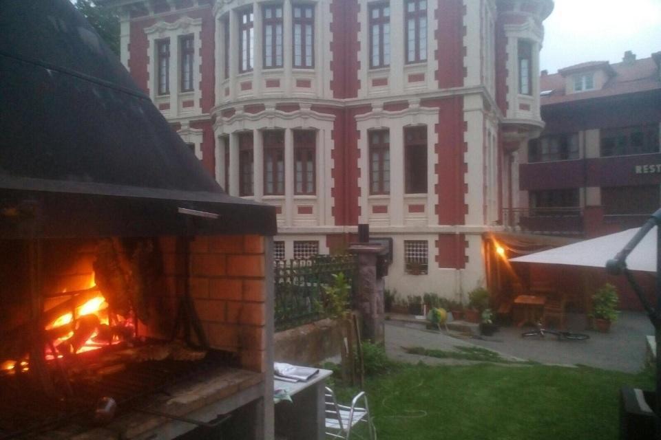 Hotel Restaurante El Parador De Felechosa — hotel in Puebla De Lillo