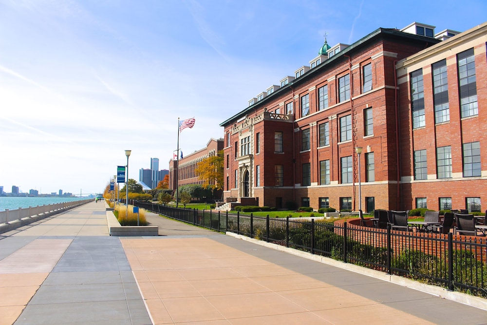 Roberts Riverwalk Urban Resort Hotel in Detroit, United States