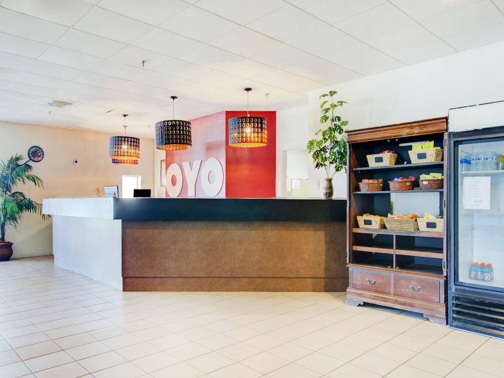 OYO Hotel Dundee By Crystal Lake - photo 6