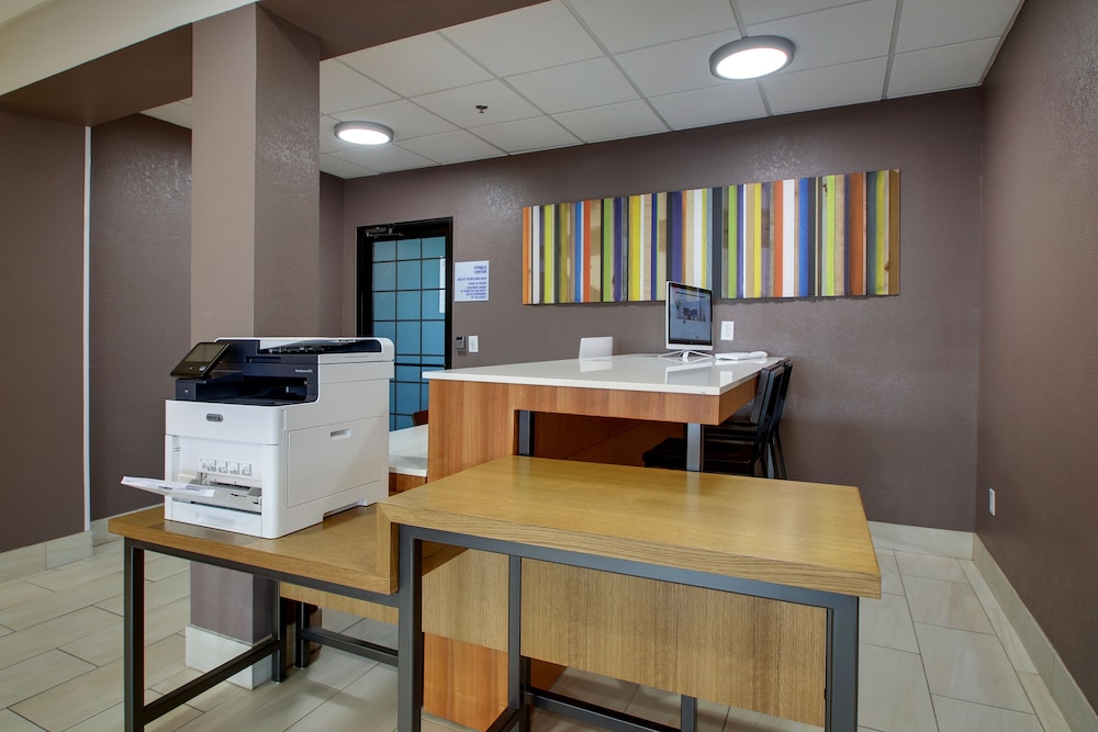 Holiday Inn Express & Suites Lebanon by IHG - photo 25