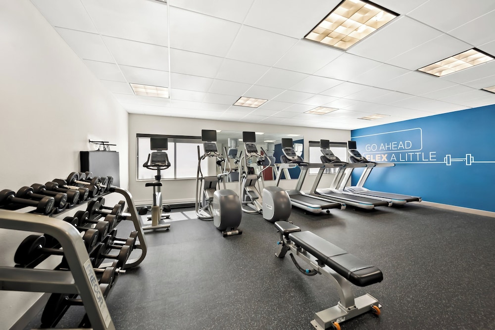 Holiday Inn Express & Suites Raleigh NE Medical Ctr Area by IHG - photo 36