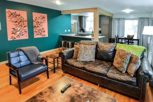 Enchanting Upper Unit with City Charm - last minute hotel in Denver