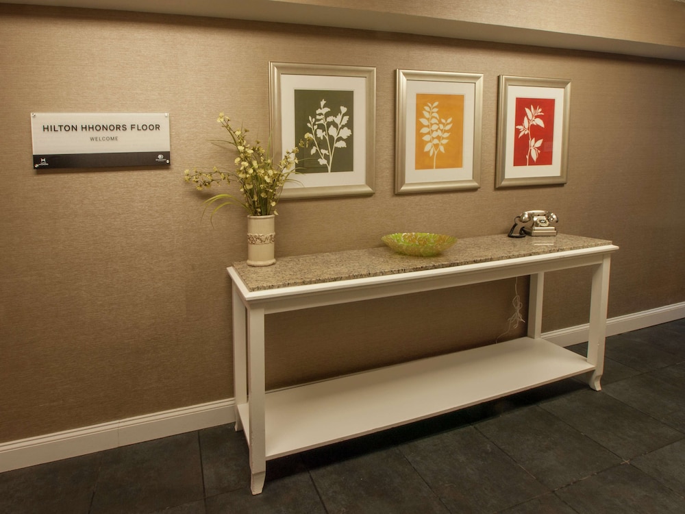 DoubleTree by Hilton Hotel Buffalo Amherst - photo 4