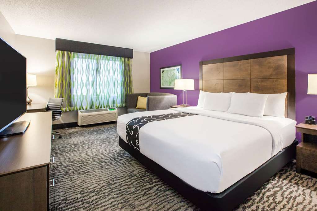 La Quinta Inn & Suites by Wyndham Elkhart - photo 24