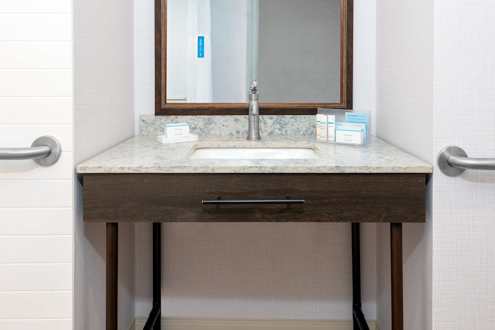 Hampton Inn Buffalo Williamsville - photo 26