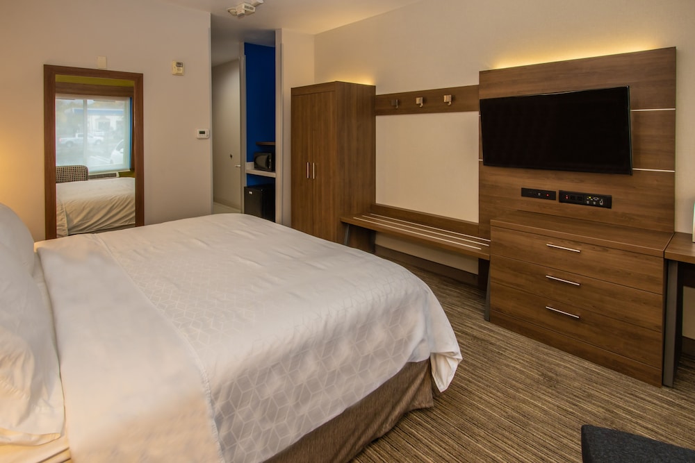 Holiday Inn Express Hotel & Suites Roseville Galleria Area by IHG - photo 58