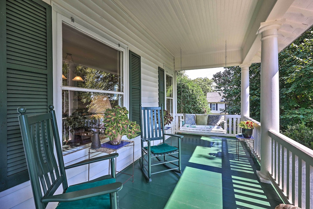 Lush Elkin Home with Porch Views and Pool Table — 4-Star Luxury Hotel in Elkin, United States