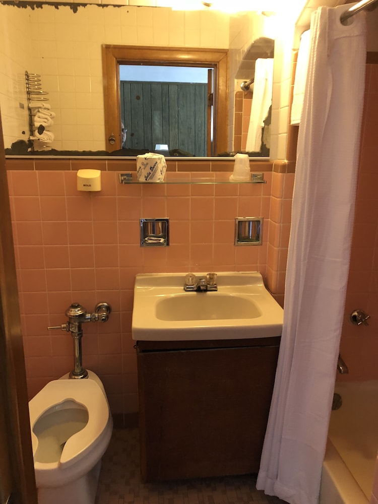 Du Wayne Motel - photo 22