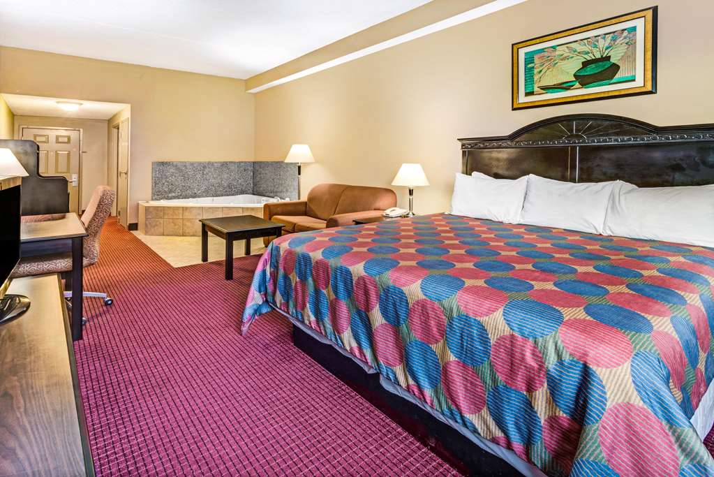 Days Inn & Suites by Wyndham Jeffersonville IN - photo 10