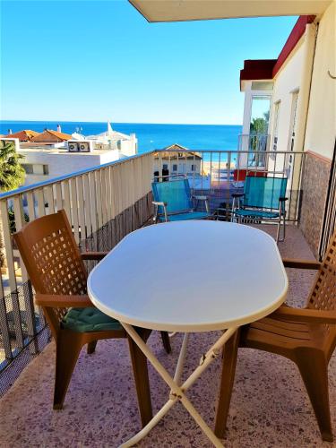 Spacious Apartment in Tavernes de la Valldigna with Sea View — 4-Star Luxury Hotel in Tavernes De La Valldigna, Spain