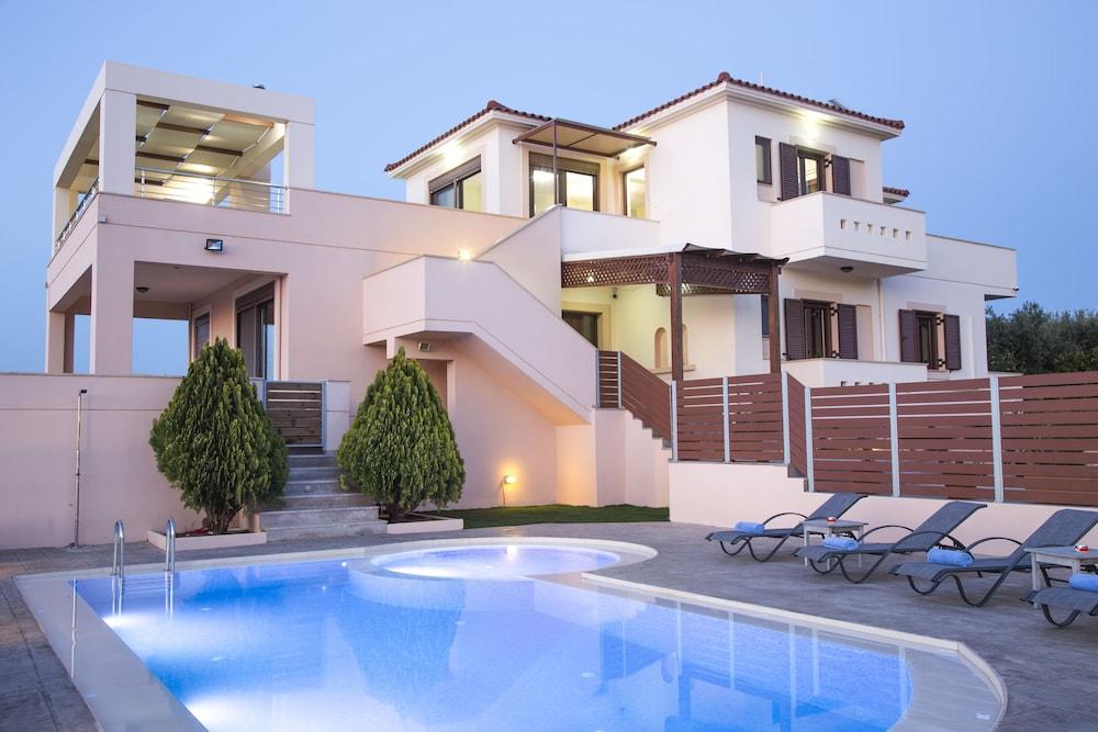 Villa Saint George — 4-Star Luxury Hotel in Rethymno, Greece