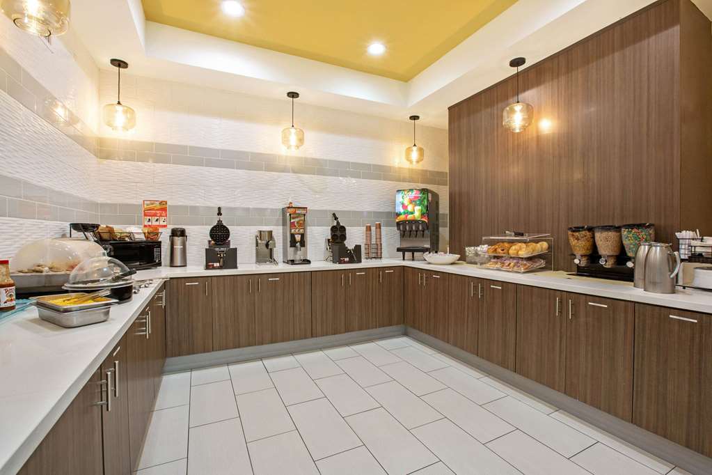 La Quinta Inn & Suites by Wyndham NE Long Beach Cypress - photo 27